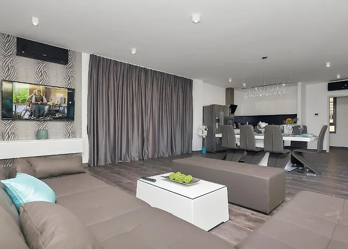 Nera-selina Макарська