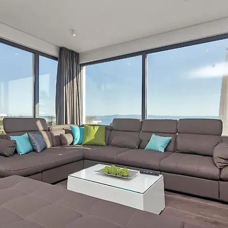 Nera-selina Makarska