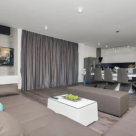 Nera-selina Makarska