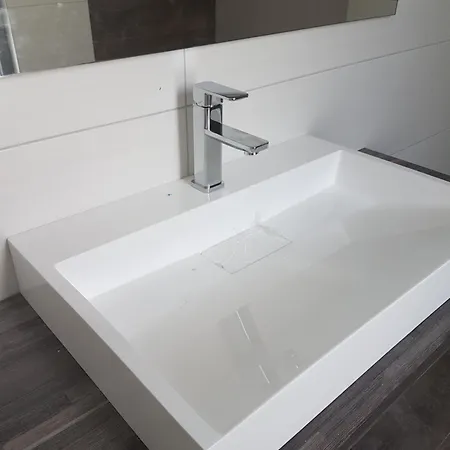 Nera-selina Makarska